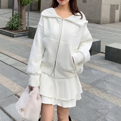 东京胖黄瓜 SNIDEL Emblem Bonded 连帽卫衣 SWCT261049