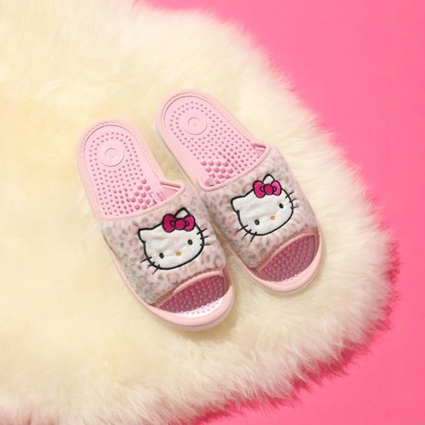 东京胖黄瓜日本代购 niko and ... Hello Kitty 毛毛拖鞋 591605