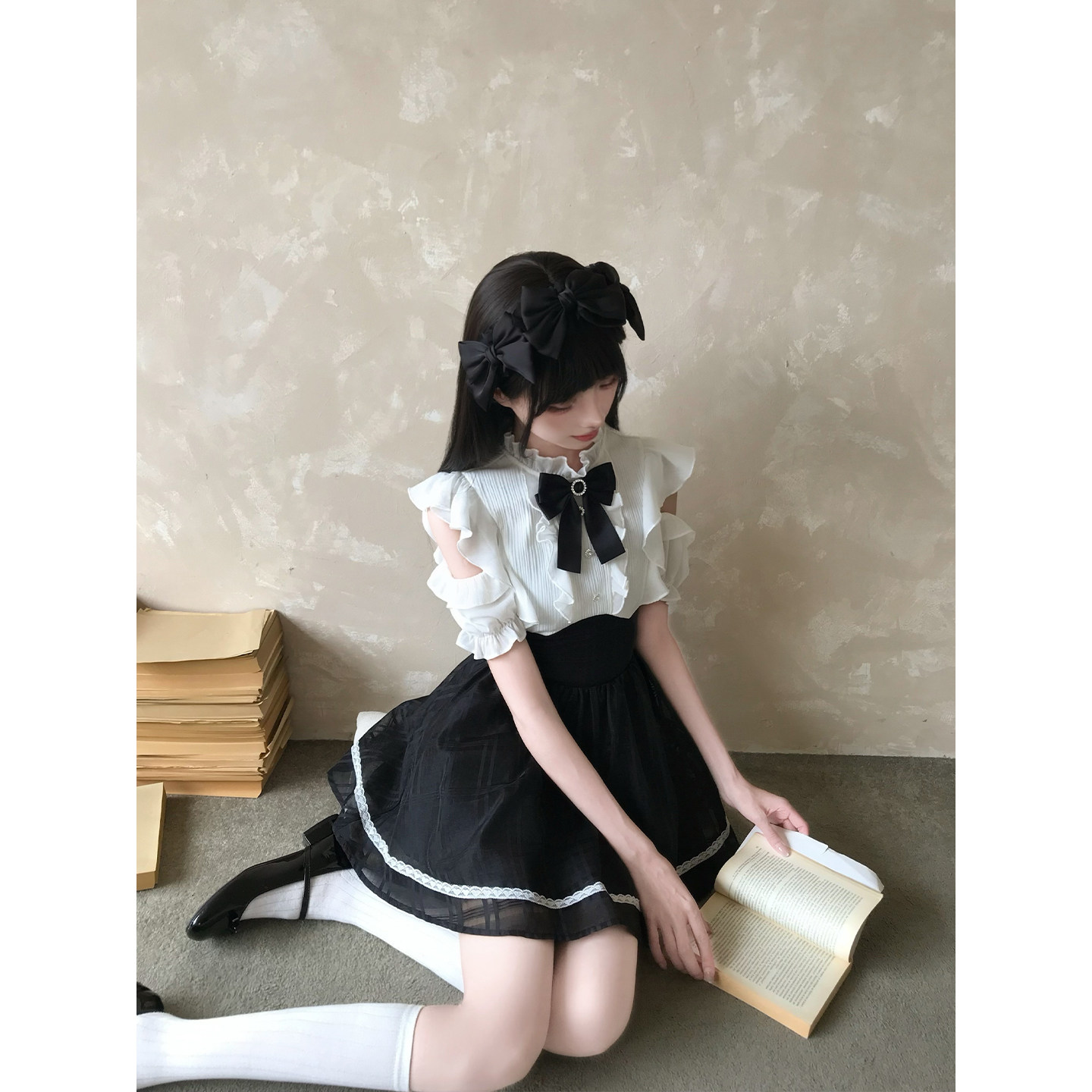 啦啦酱 月下诗 清楚系黑白千金感露肩短袖连衣裙蕾丝高腰少女短裙