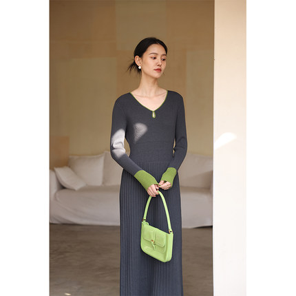 HeyDress水滴领针织羊毛连衣裙女秋冬法式复古收腰a字百褶长裙子