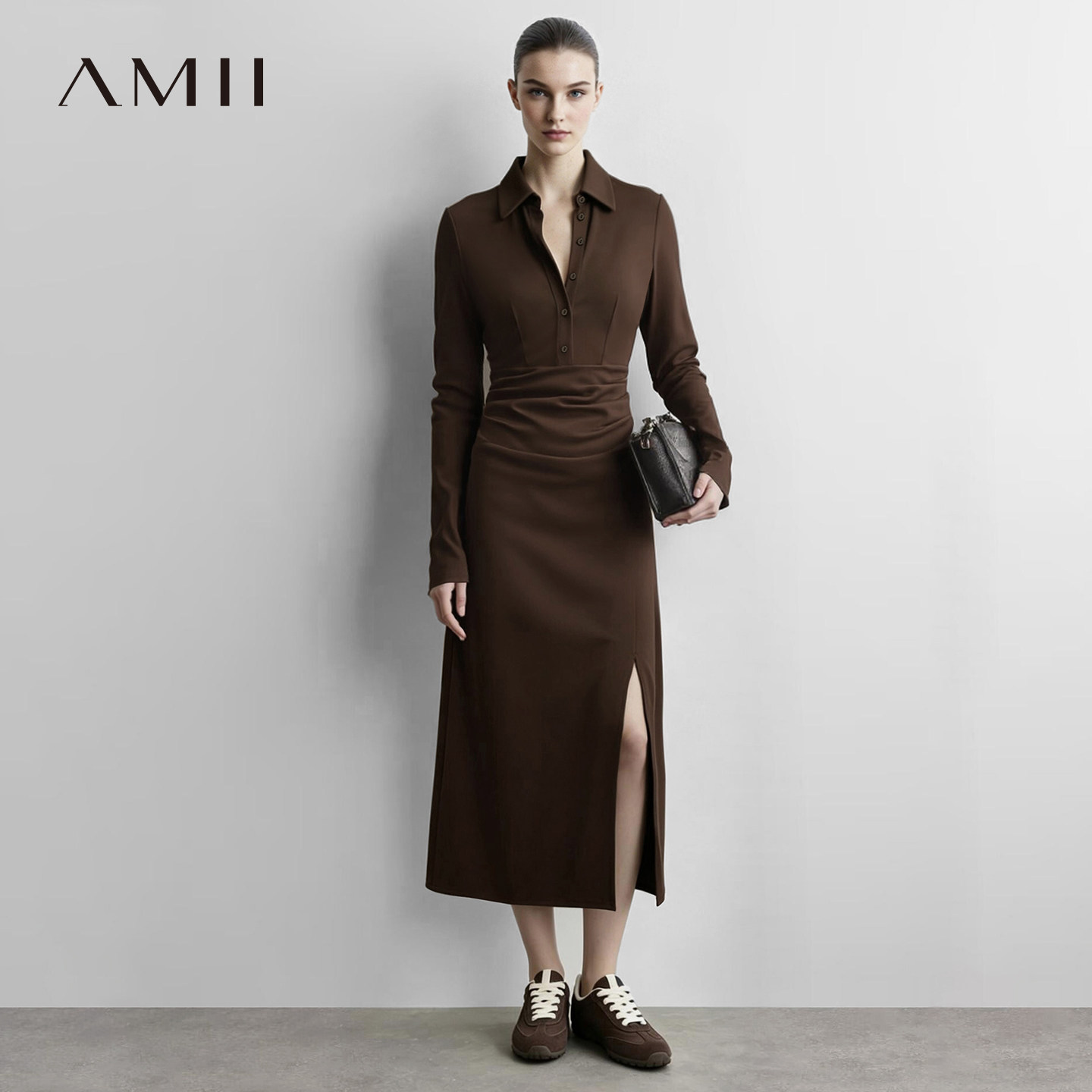 Amii2026秋新款翻领纽扣半开襟连衣裙女修身显瘦碎褶收腰开叉裙子