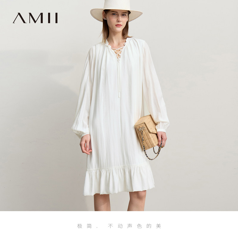 Amii2026春新款纯色度假风V领系带长袖宽松无弹压褶中长连衣裙