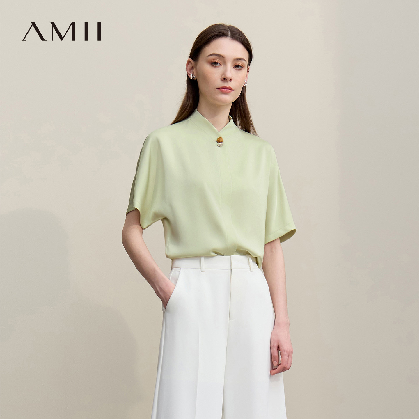 Amii2026夏新款小巾领立领连袖珠光扣木纹扣雪纺衫女宽松短袖上衣