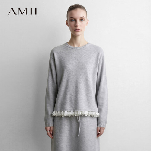 Amii2026秋新款优雅通勤风花瓣花边拼接圆领落肩袖毛衣女宽松上衣
