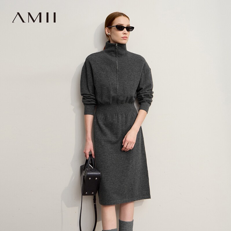 Amii2025冬新款通勤高领拉链半开襟连衣裙女落肩袖收腰针织裙子