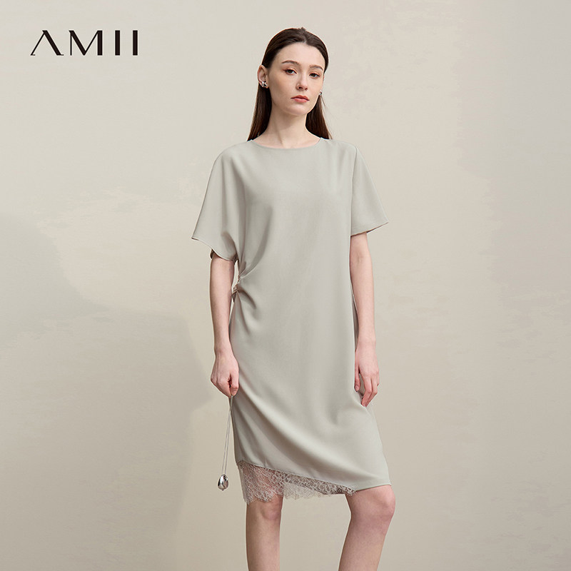 Amii2026夏新款通勤圆领拼蕾丝不对称短袖雪纺连衣裙女小黑裙子