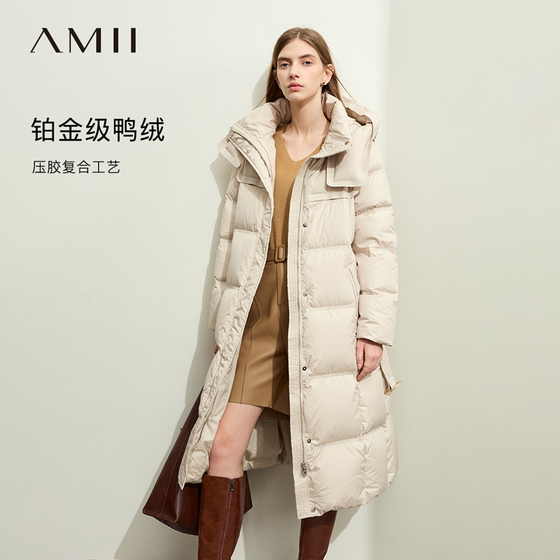 Amii2025冬新款温暖轻盈连帽配腰带鸭绒泡芙羽绒服女长款外套大衣