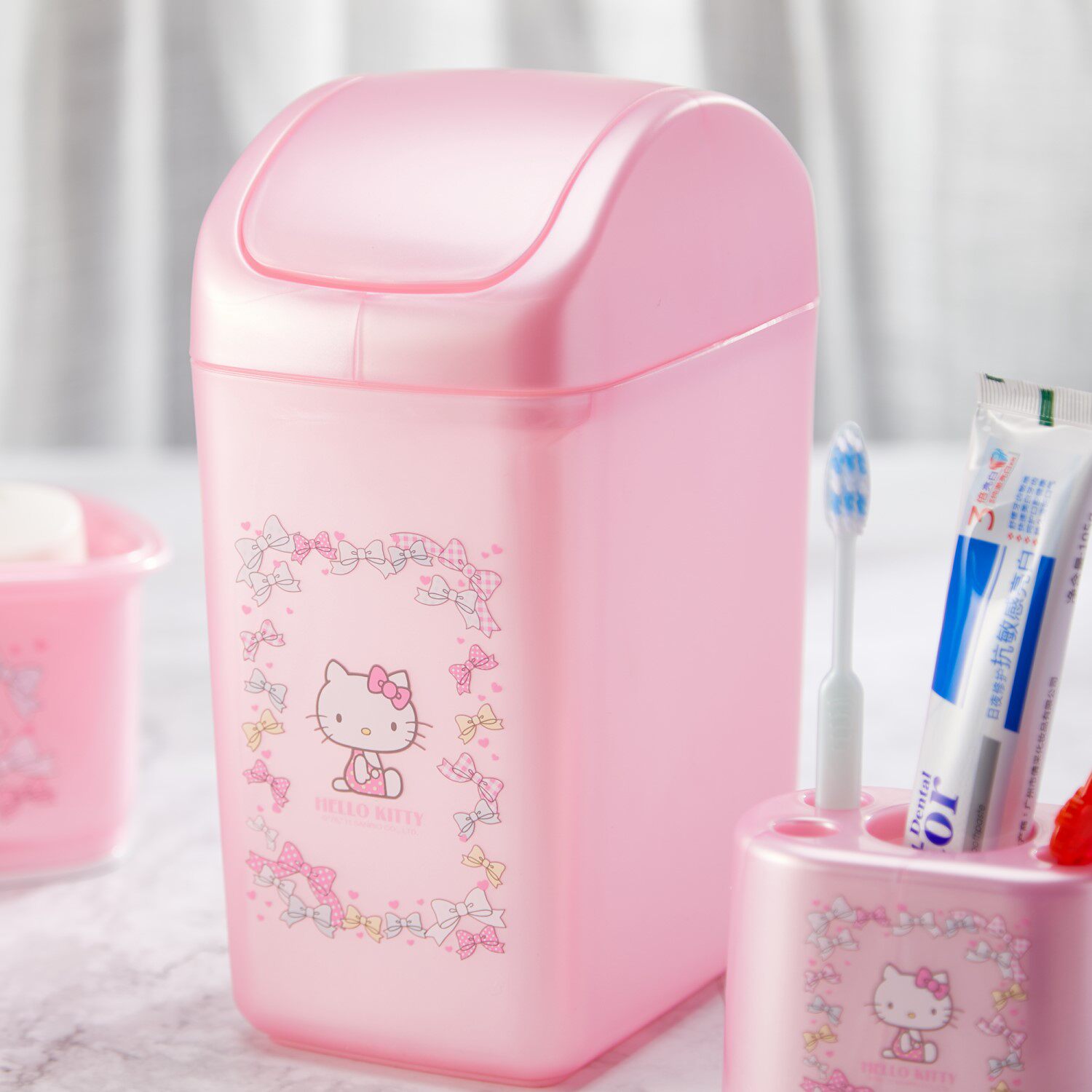 日本SKATER斯凯达正版HelloKitty凯蒂猫卫浴卧室翻盖PP耐热垃圾桶