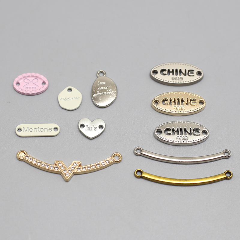 手缝金属带孔字母服装标英文标牌扣蝴蝶爱心手链项链手工材料配件