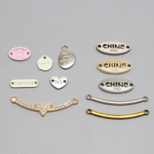 手缝金属带孔字母服装标英文标牌扣蝴蝶爱心手链项链手工材料配件