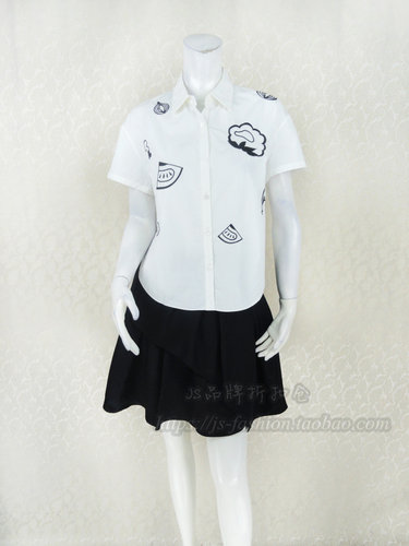 全棉翻领单排扣百搭风趣味衬衫