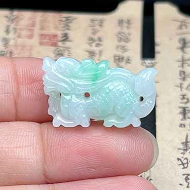 隆慈缘缅甸A货冰糯翡翠龙吊坠