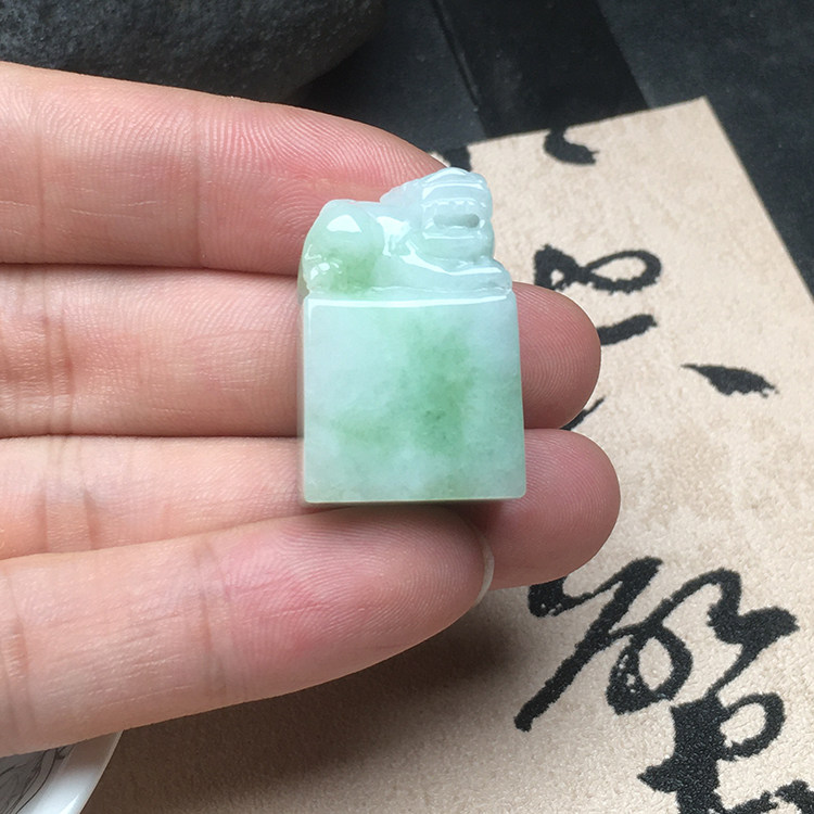 皮丘隆慈缘A货翡翠印章