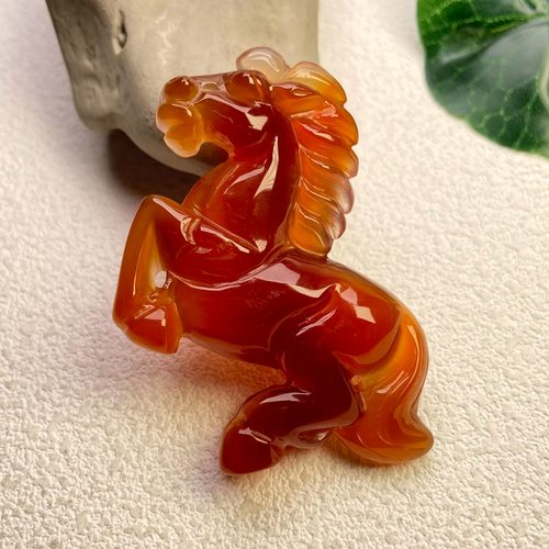 隆慈缘正品玛瑙枣红马生肖马吊坠挂件马上有钱