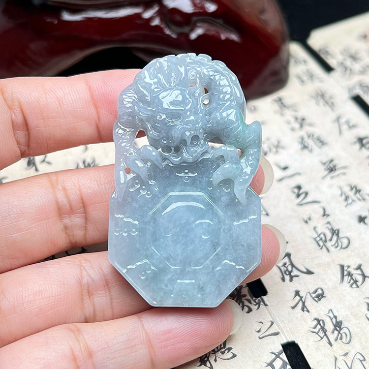 缅甸A货乌鸡种翡翠生肖龙吊坠