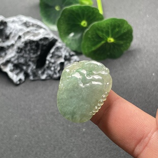 隆慈缘原矿翡翠源头直发A货翡翠冰糯种果绿如意吊坠福在眼前挂件