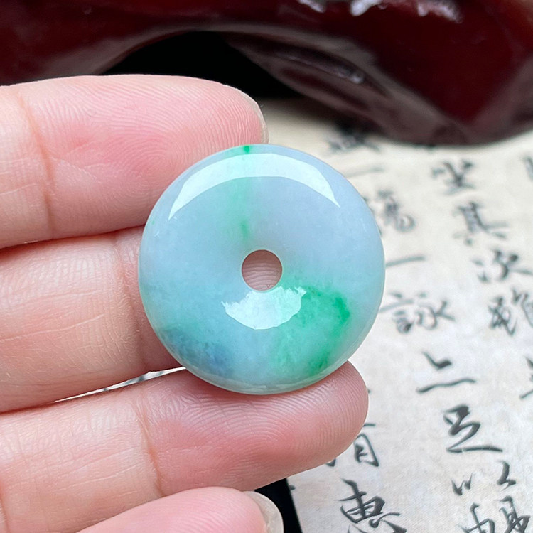 缅甸A货阳绿翡翠平安扣吊坠
