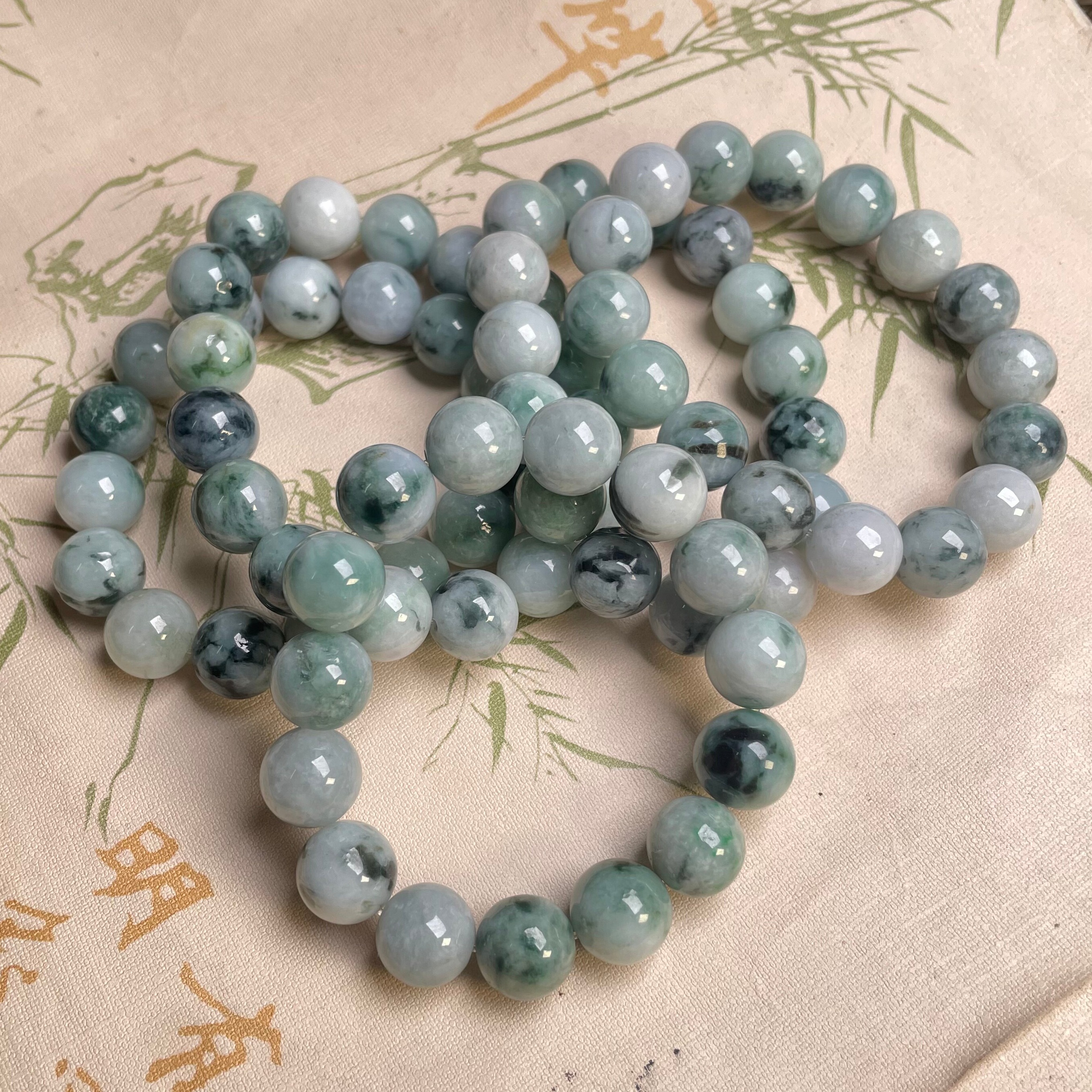 隆慈缘原矿翡翠源头直发A货翡翠冰糯14mm飘花手串有瑕疵送证书