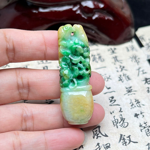 隆慈缘A货缅甸翡翠黄加绿吊坠