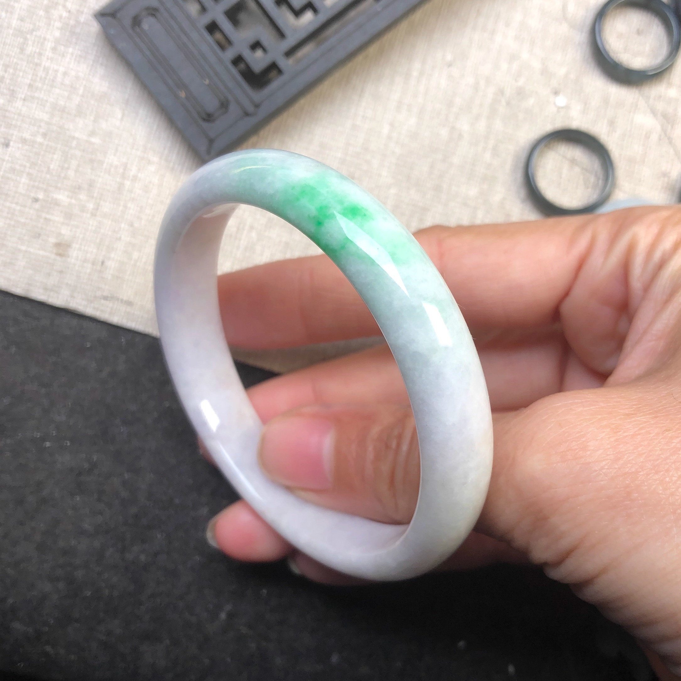 隆慈缘翡翠A货源头直发翡翠手镯福辣绿54老坑细糯紫罗兰飘绿手镯