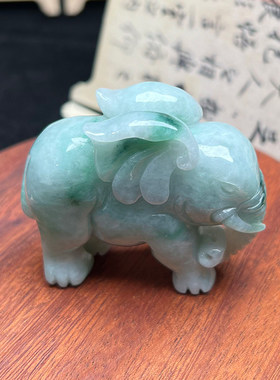 隆慈缘A货缅甸翡翠飘绿大象摆件