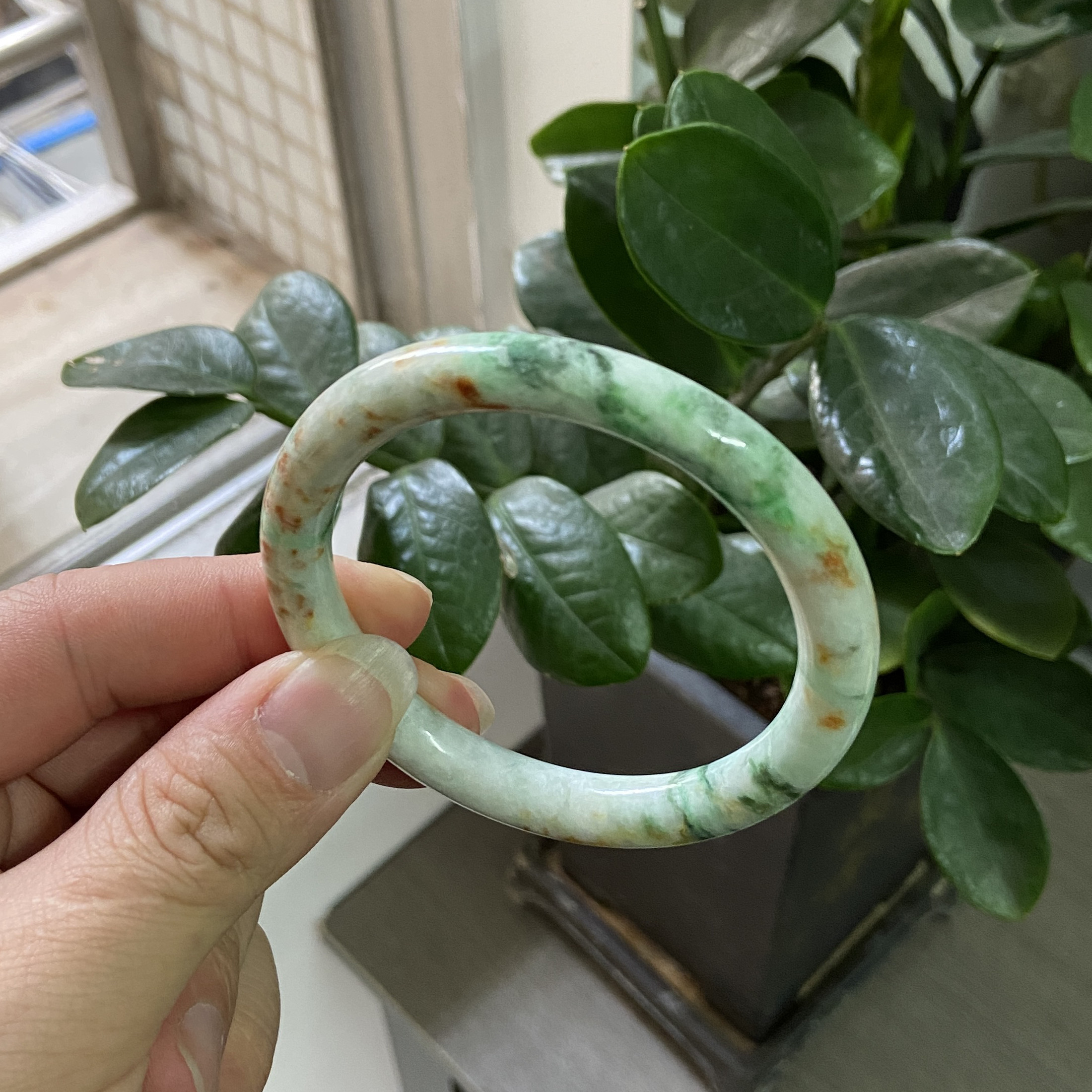 隆慈缘原矿翡翠源头A货56mm手镯糯种福禄寿三彩洒金飘花圆条手镯