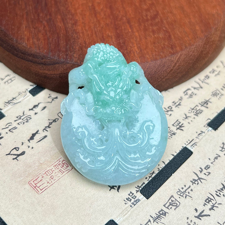 隆慈缘A货缅甸翡翠冰糯腾龙吊坠