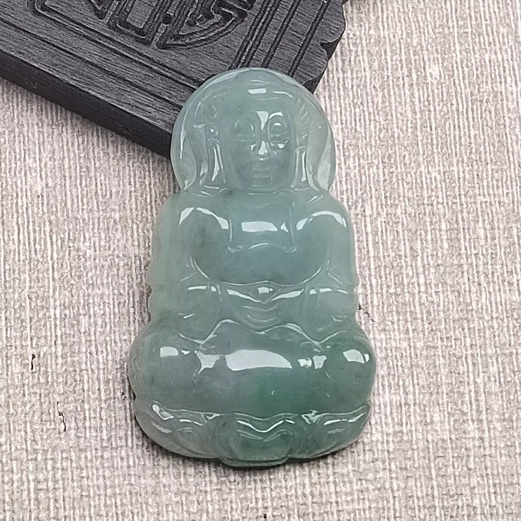 隆慈缘原矿翡翠源头直发A货翡翠冰糯种冰晴绿飘花观音吊坠挂件