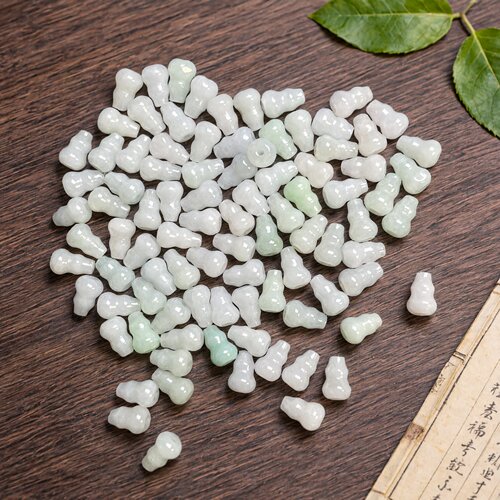 隆慈缘A货冰糯翡翠小孔葫芦散珠