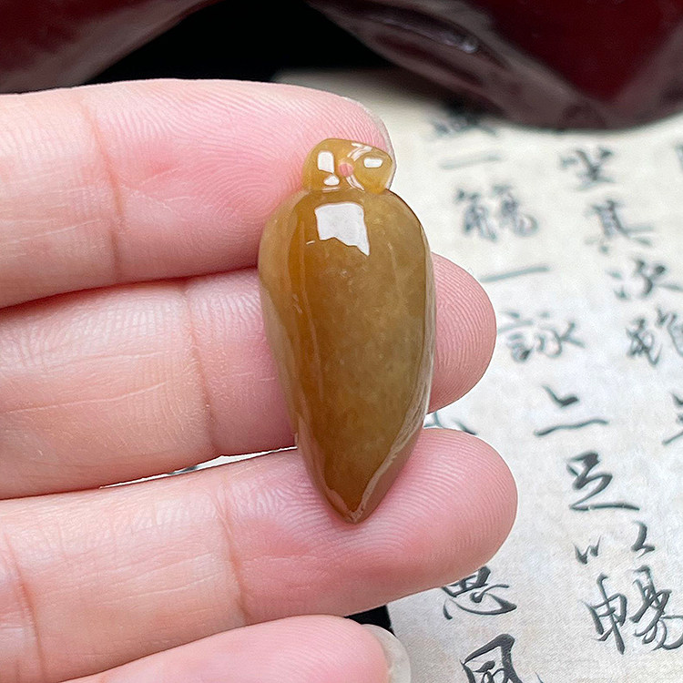 隆慈缘缅甸A货红翡翠福瓜吊坠