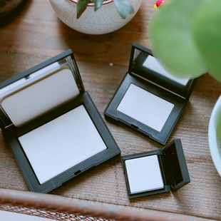 老板铁皮推荐！大白饼柔焦粉饼！NARS 粉饼裸光蜜粉控油透明3g