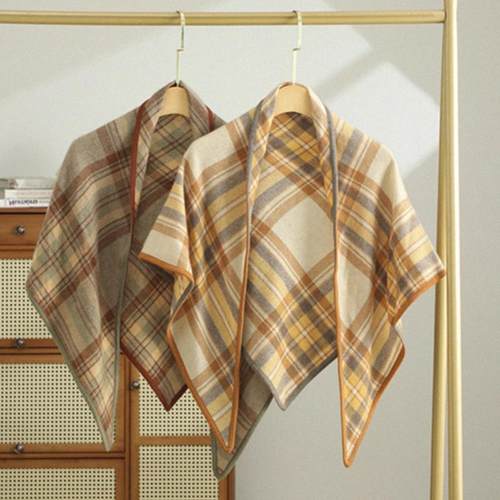 两色格纹羊绒三角巾简约保暖围巾