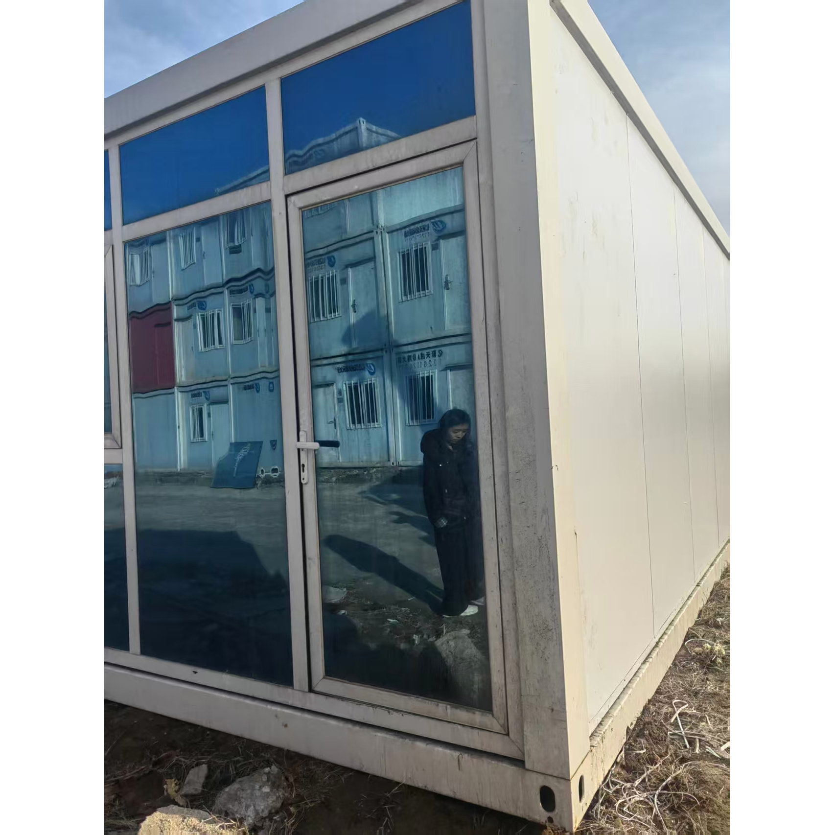 大兴住人集装箱活动房玻璃幕墙箱适用于办公居住仓储和商店小卖部