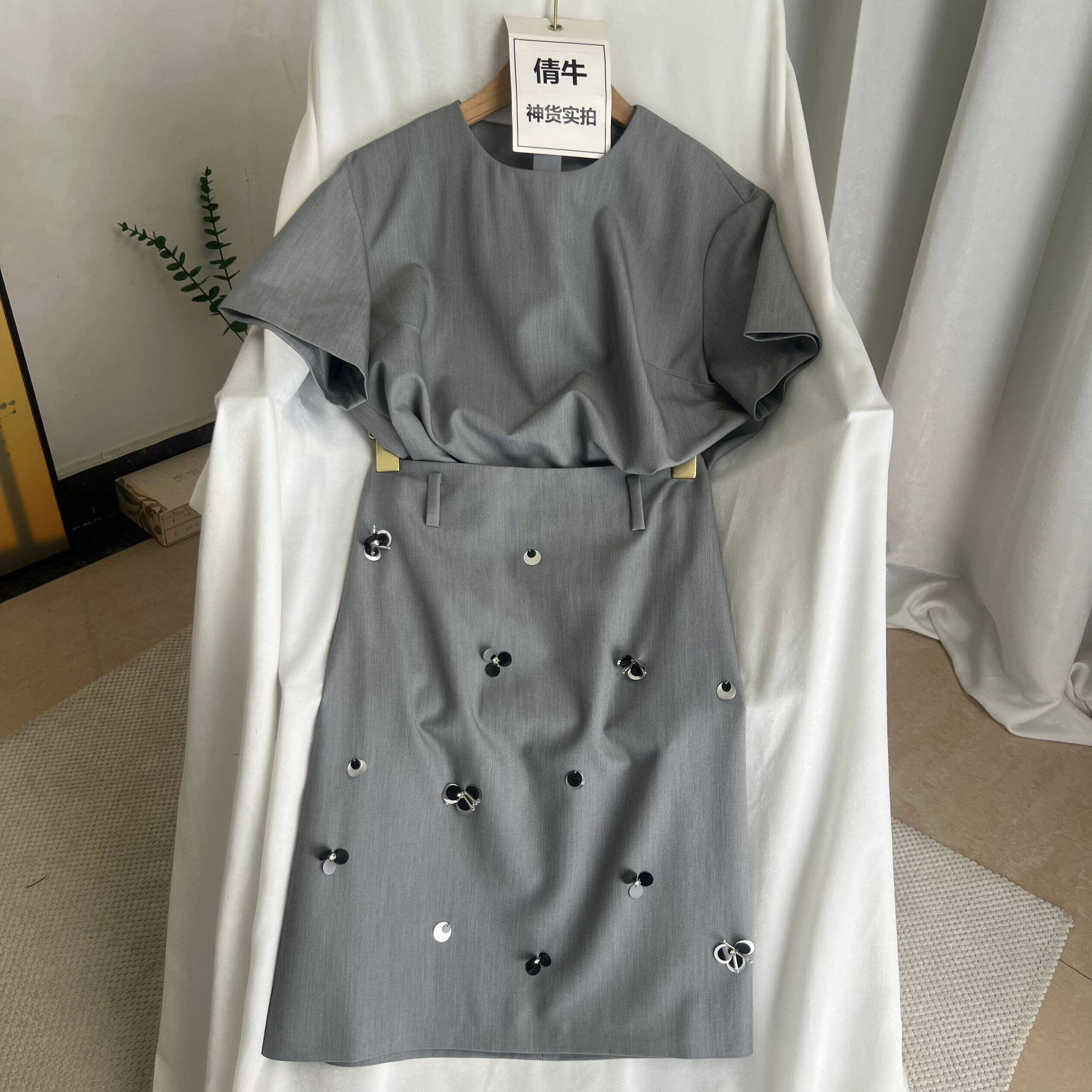 倩牛高档女装】简约高奢重磅手工艺通勤短袖上衣+半裙套装26春夏