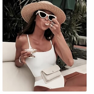 显瘦美体度假沙滩泳装 简约风吊带连体泳衣女修身 泳衣 倩牛特价