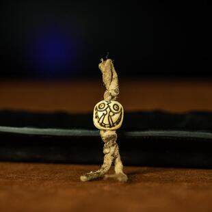 藏传密宗佛珠念珠老配饰高规制玉化料雕寒林护法羊皮佛珠侧挂吊坠