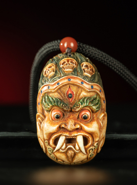 清代藏传密宗天然矿物彩绘精雕老料巨版金刚护法大吊坠文玩手把件