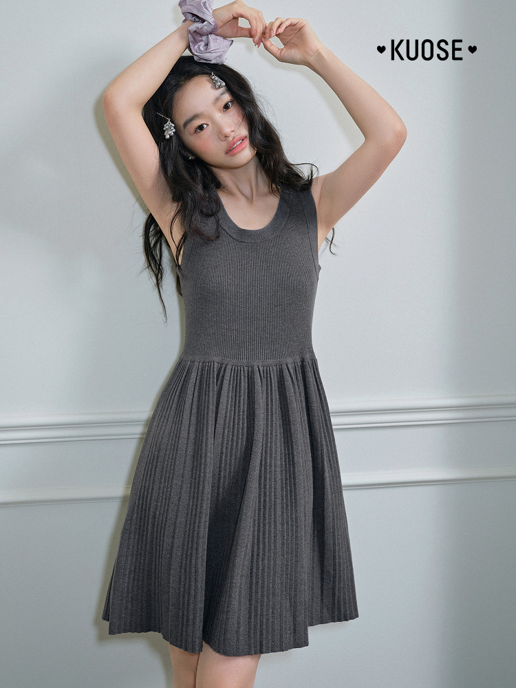 Model wearing a gray sleeveless knit dress