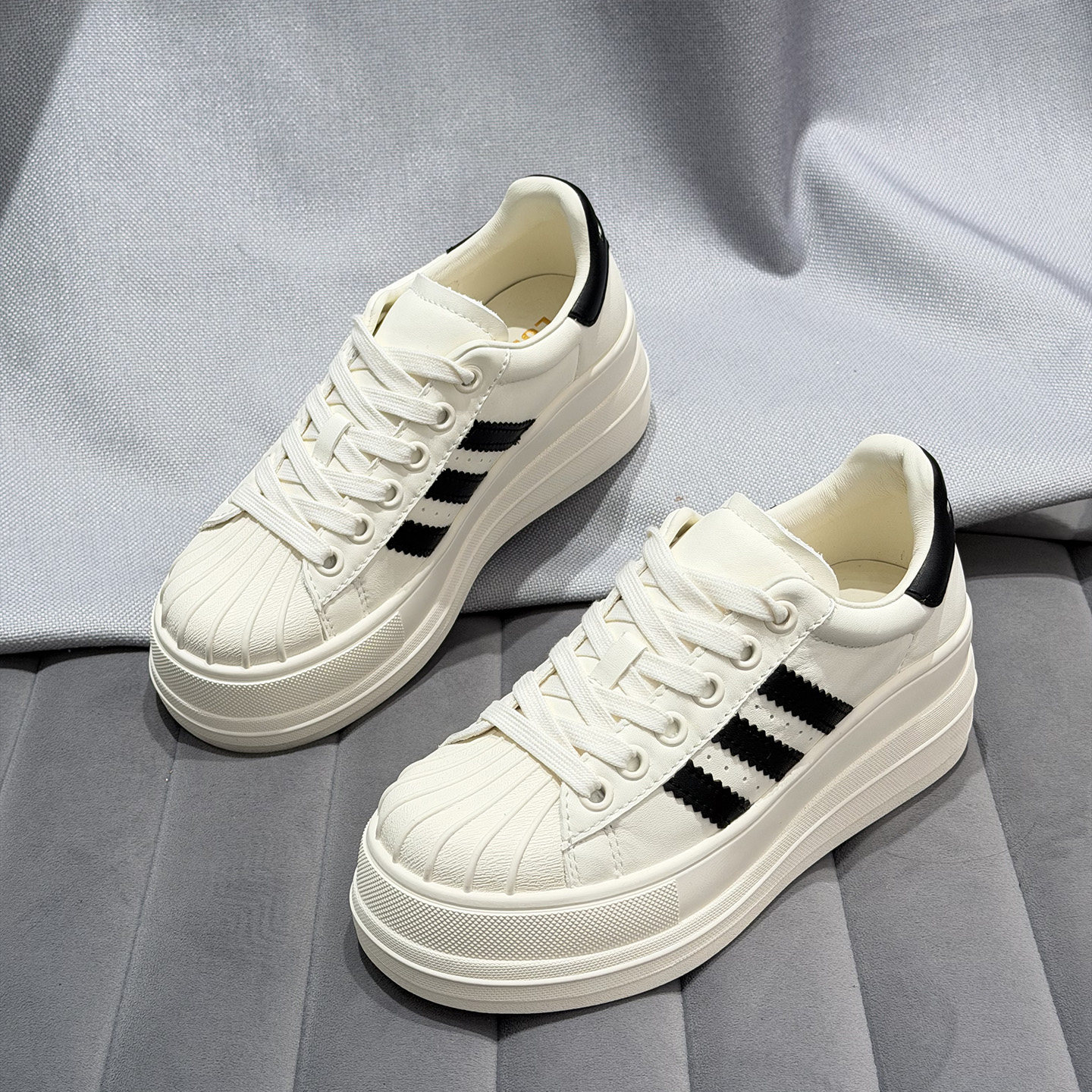 学院风学生低帮板鞋女真皮2026年春夏新款时尚休闲厚底小白鞋欧货,女鞋,休闲板鞋,淘宝优惠券,粉丝福利购,淘宝优惠卷