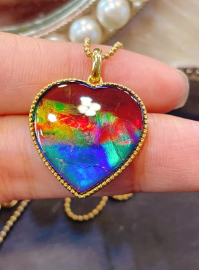 天然加拿大斑彩石爱心吊坠