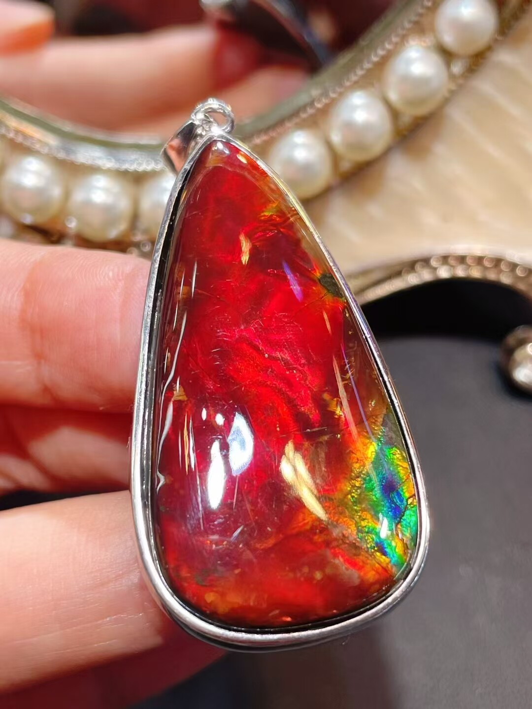 天然加拿大斑彩石原石吊坠，鸽血红宝石色七彩，925银镶嵌