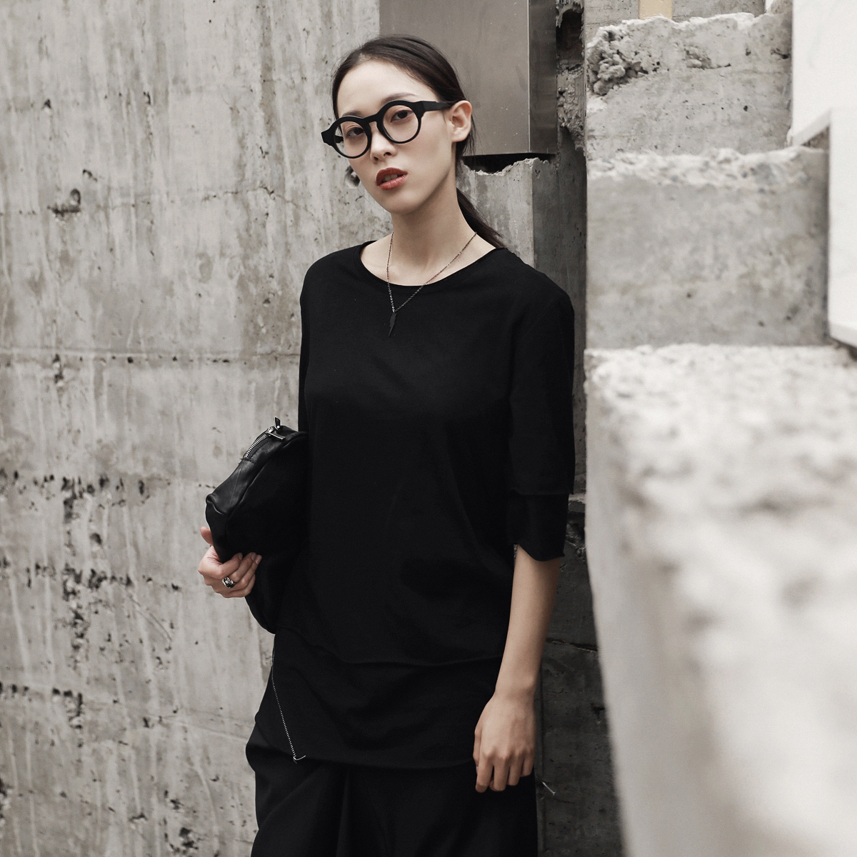 SIMPLE BLACK °µºÚ·çÏļ¾¼ÙÁ½¼þ¸î±ßÃ÷Ïß±¡ÃÞ¿íËÉÖÐÐÔ¶ÌÐäTÐô