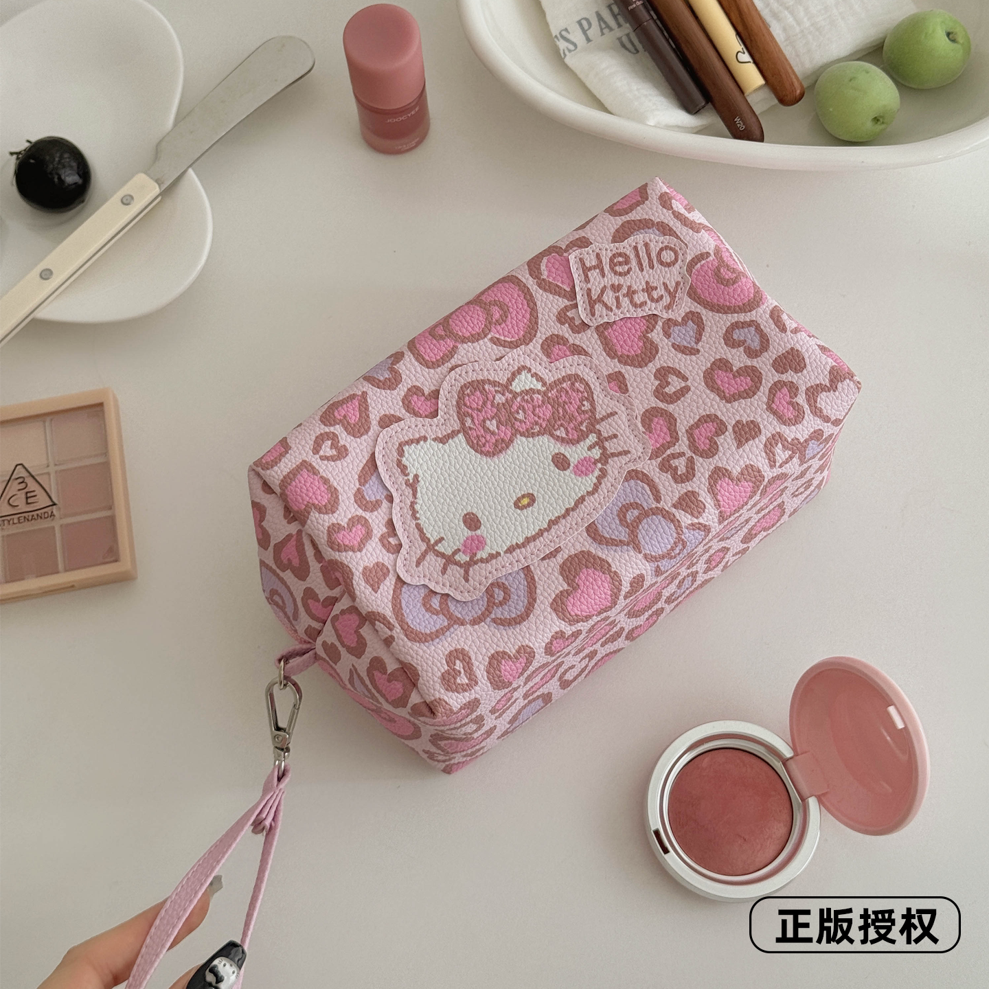 正版授权!凯蒂猫豹纹化妆包