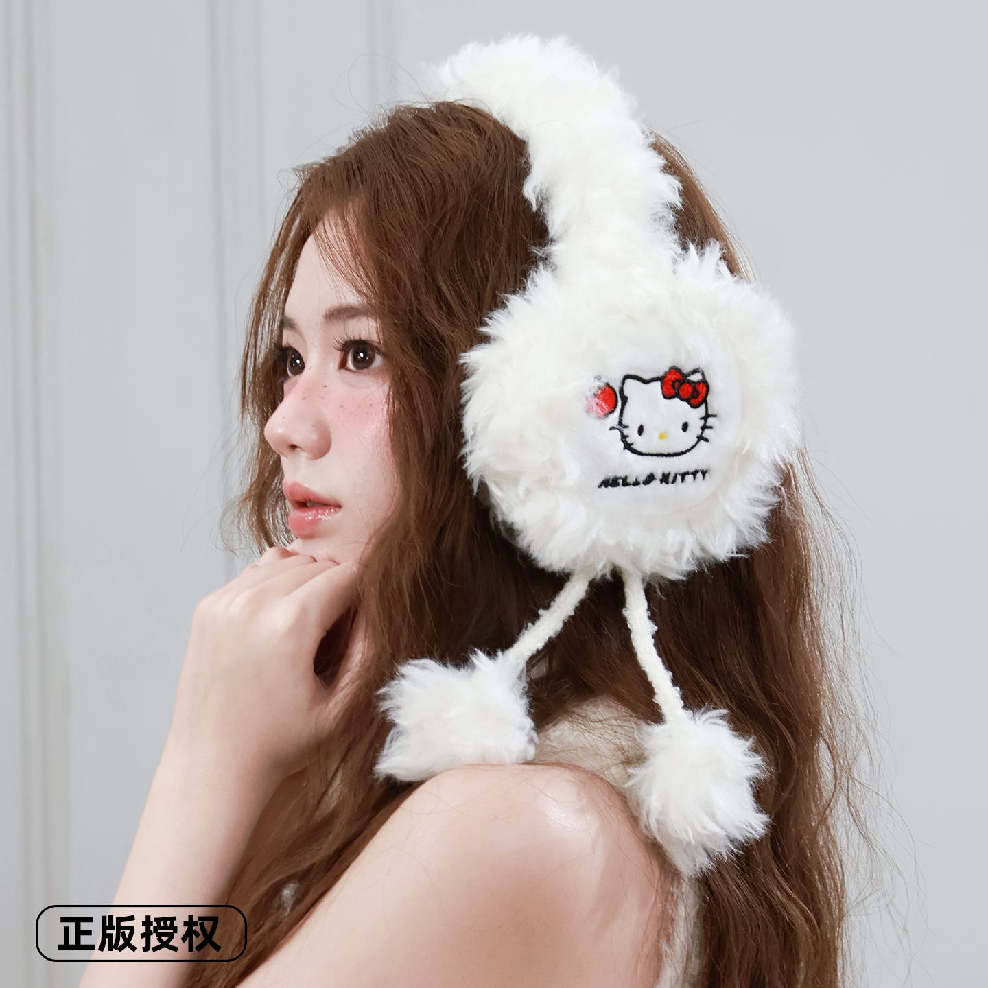 正版授权!凯蒂猫款毛绒保暖耳套
