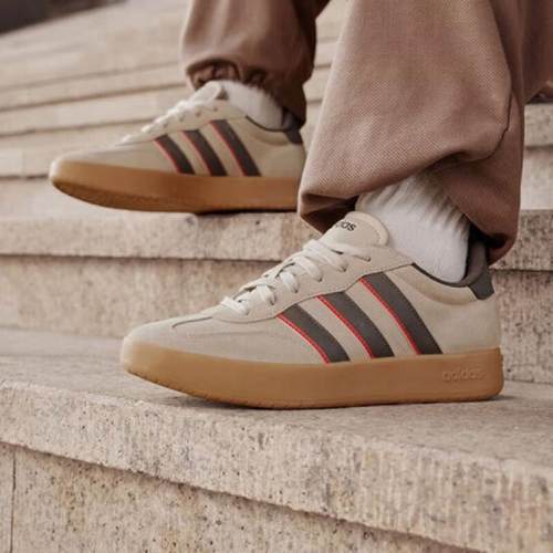 adidas阿迪达斯男女鞋 BARREDA 运动板鞋 JP7100 JP7106 JQ4237