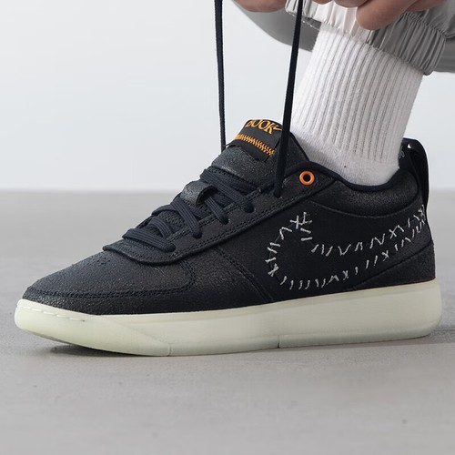 Nike耐克白色实战篮球鞋