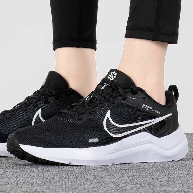 Nike耐克女子跑步鞋网眼鞋