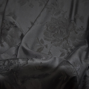 38姆重缎香云纱黑色镂空花提花磨砂质地牡丹花旗袍连衣裙套装面料