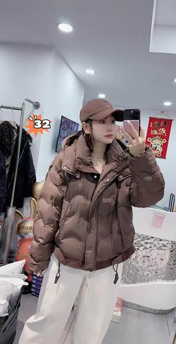 女王范32大码棉服女胖mm连帽短款棉衣200斤女装新款棉袄面包服冬