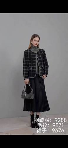 谷马9288大码羽绒服女胖MM小香风格子棉袄90白鸭绒200斤女装新款